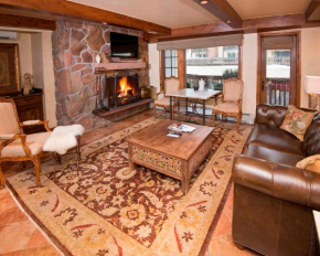 Relaxing 1 Bedroom Condo with Premium Amenities